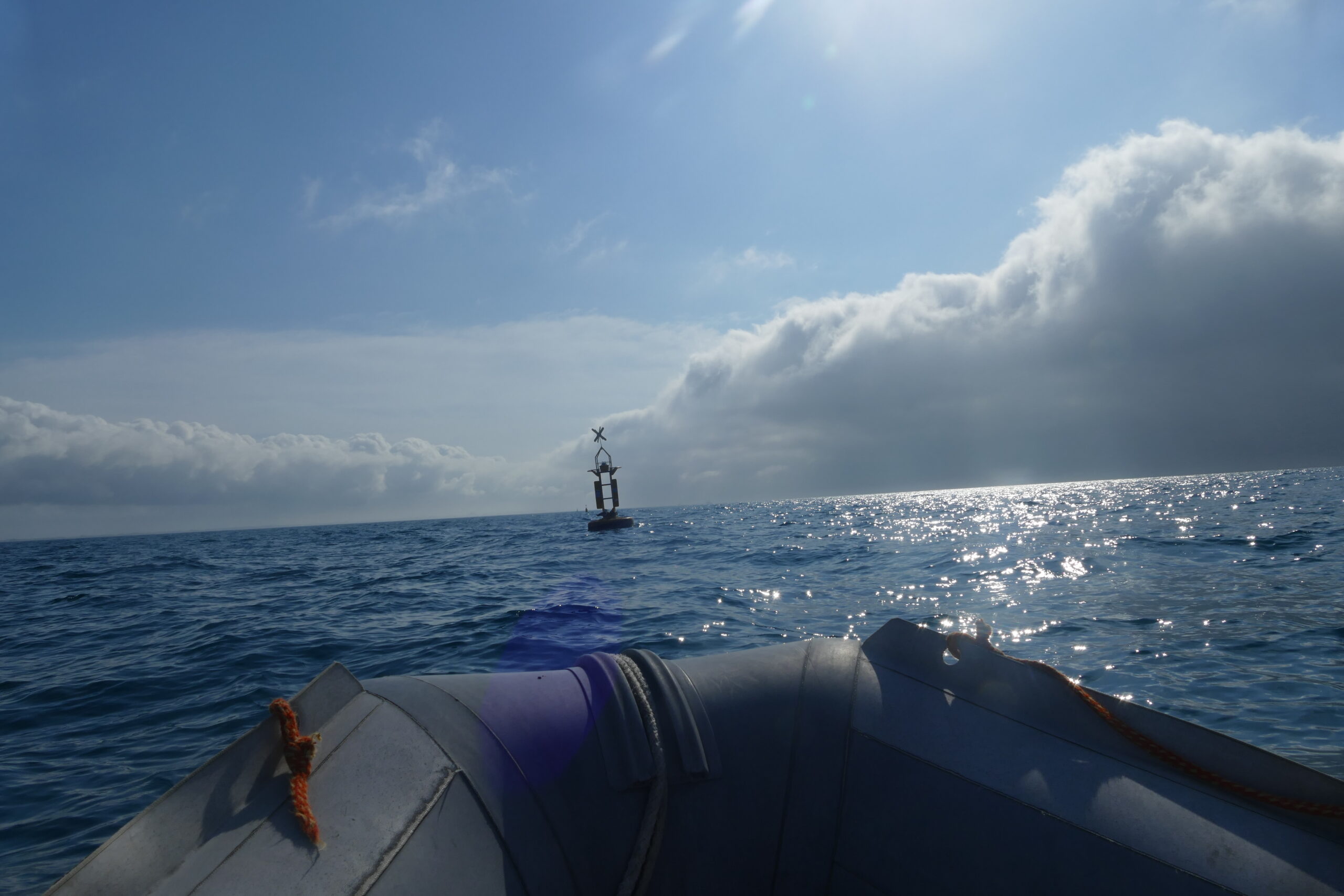 Bouée de mouillage écologique vue depuis le bateau Bouée de mouillage écologique vue depuis le bateau